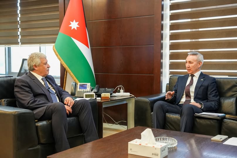 القطامين يبحث مع السفير الكازاخستاني تعزيز التعاون في مجالات النقل والسكك الحديدية
